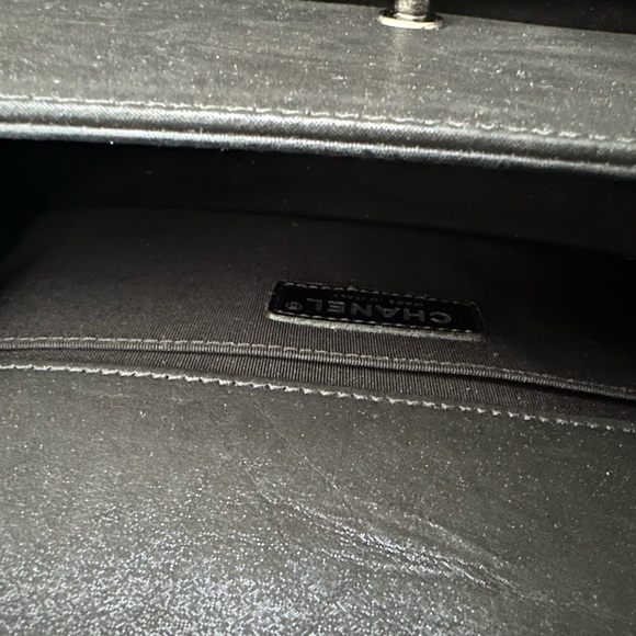 Chanel Medium Boy Bag - Picture 5 of 8